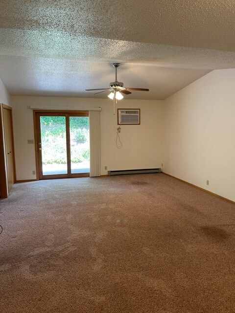 Foto del edificio - 3413 Oak Knoll Dr