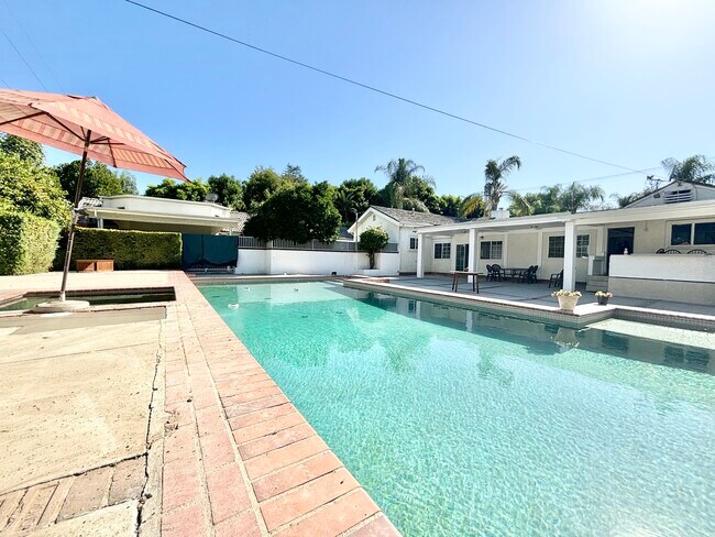 Foto del edificio - 5510 Wilbur Ave Tarzana, CA 91356