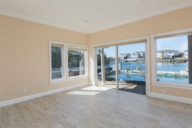 Building Photo - 213 W Shore Dr