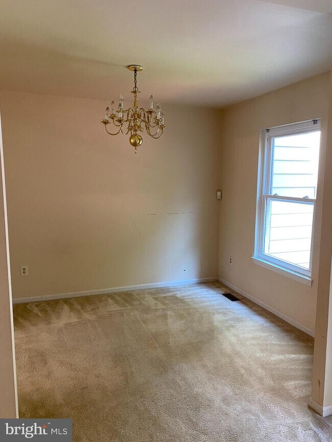 Building Photo - 8325 Stationhouse Ct