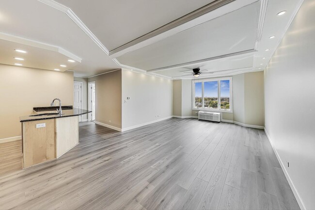 Building Photo - 1 Renaissance Pl