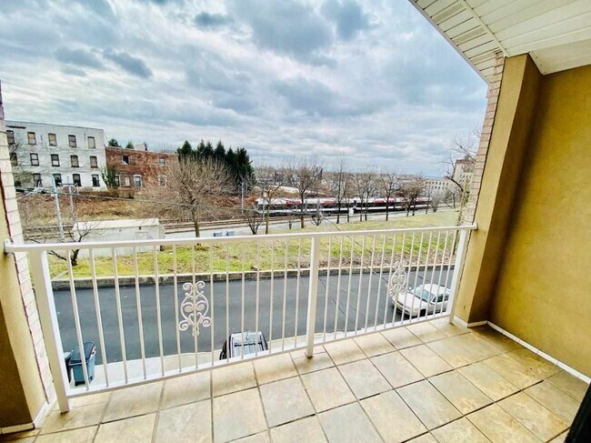 Foto del edificio - 216 Kearney Ave