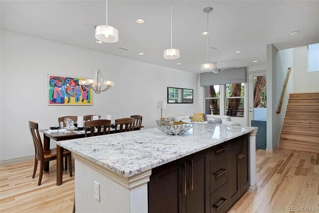 Building Photo - Charming 2BR Townhome in Denver