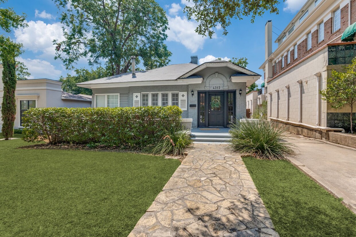 Foto principal - Rare & Classic Oak Lawn House | Major Upda...