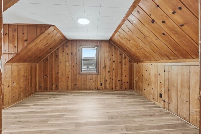 Foto del edificio - Spacious 4 Bedroom House with New Updates