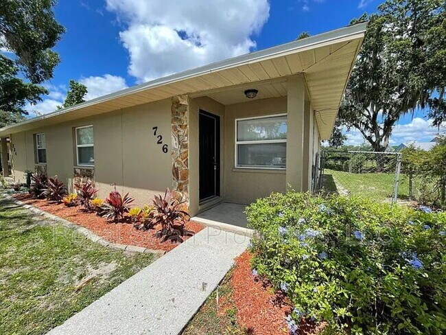 Foto del edificio - 726 Zella Ln