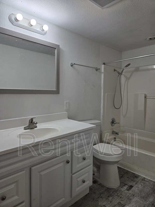 Foto del edificio - 224 E 6th St