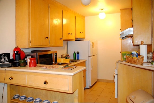 Kitchen - 280 Lee St