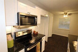 Building Photo - 737 Holiday Dr