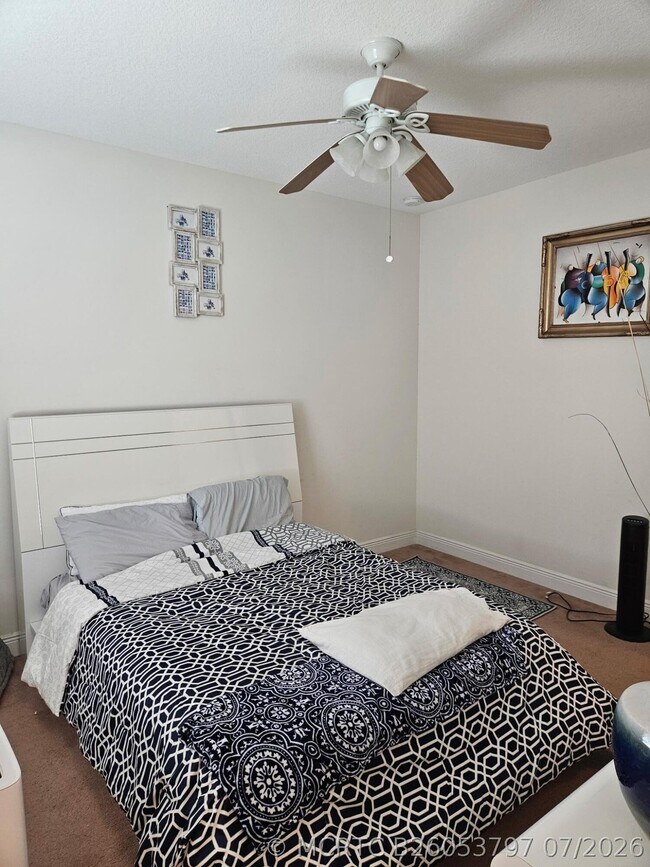 Foto del edificio - 5768 NW Zenith Dr