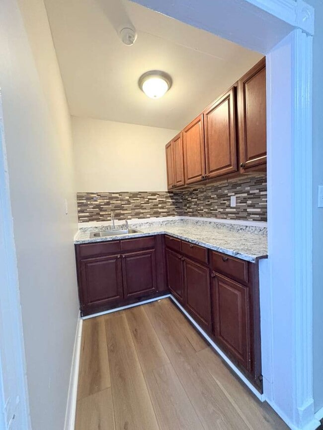 Building Photo - 552 Dixwell Ave