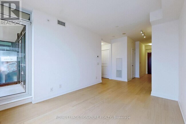 Photo du bâtiment - 9582-9582 Markham Rd