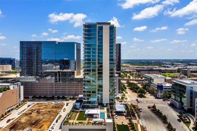 Foto del edificio - 7901 Windrose Ave.