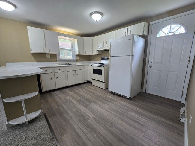Building Photo - 2 Bedroom Home in Normal