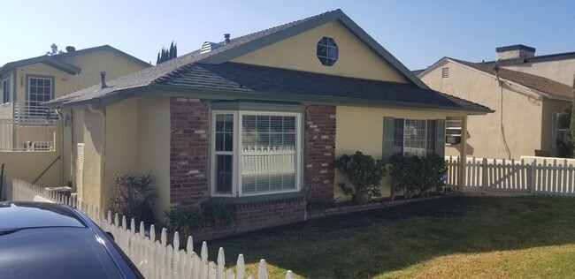 Building Photo - 2242 Mira Vista Ave
