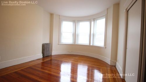 Building Photo - 1597 Beacon St