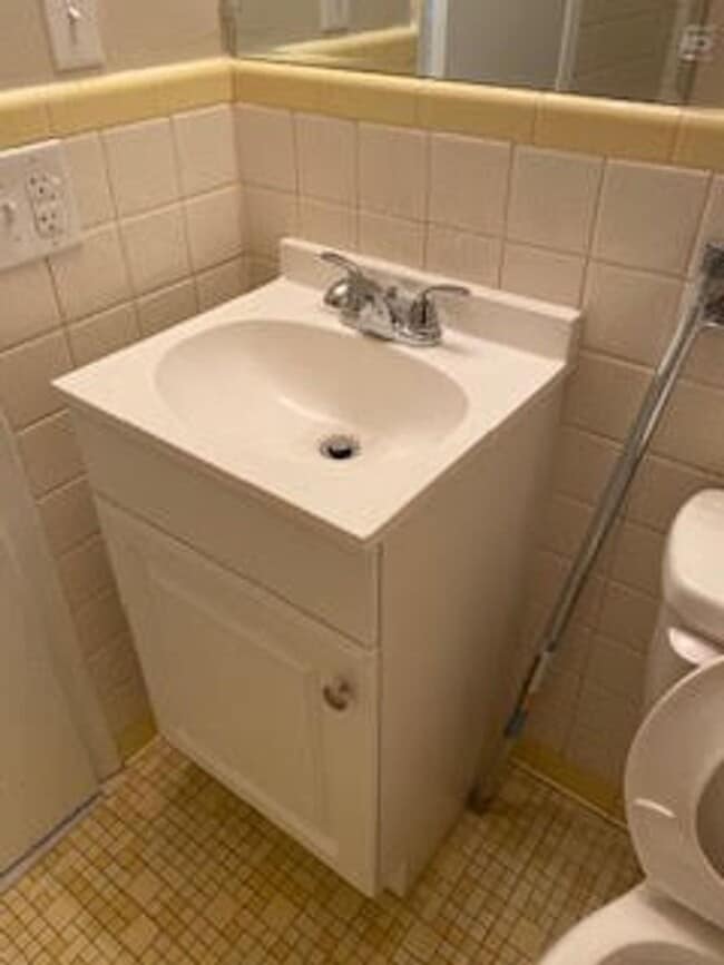 Building Photo - Studio apartment