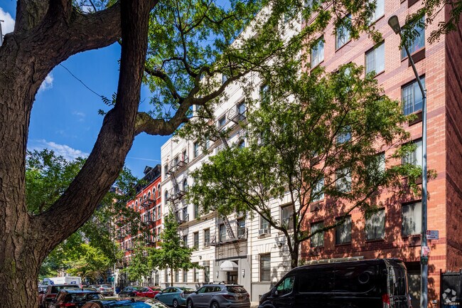 Foto del edificio - 215 W 105th St