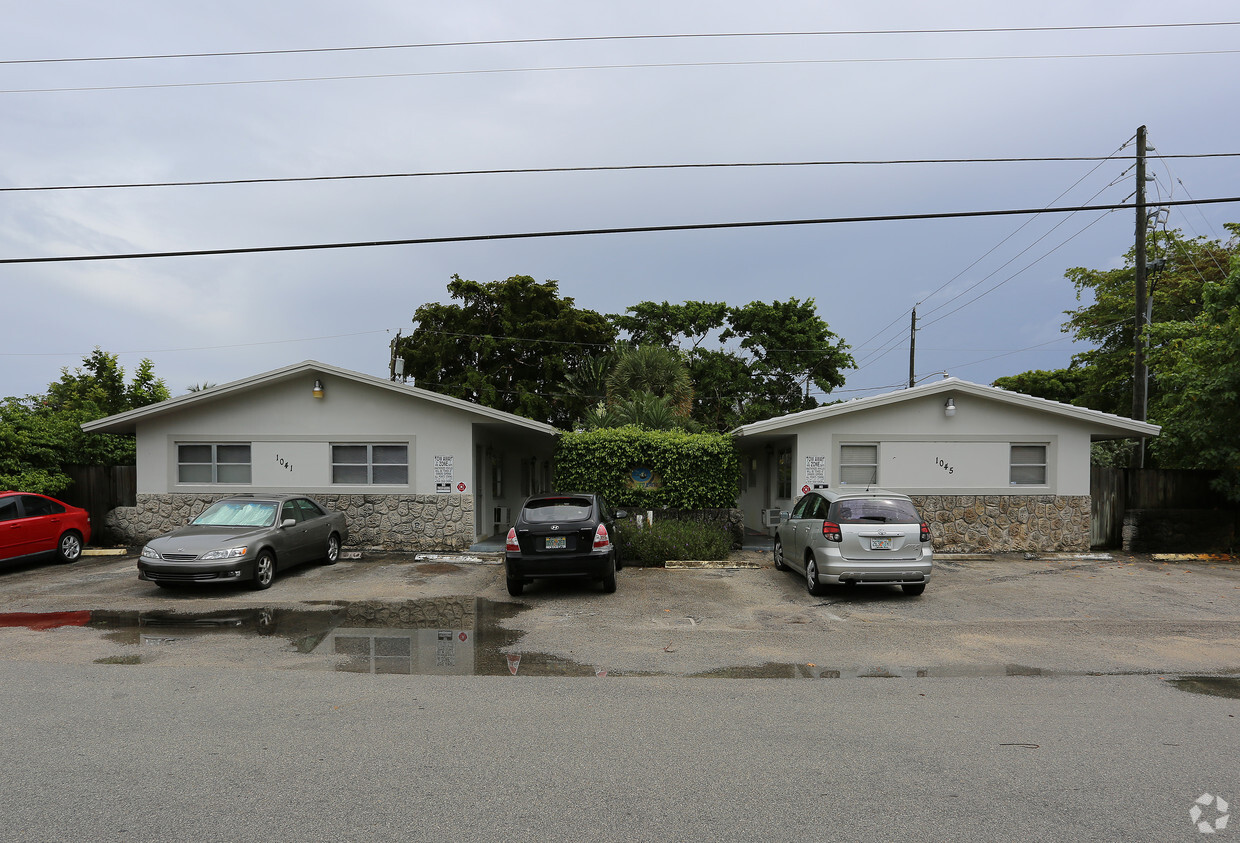 Building Photo - La Siesta Apartments