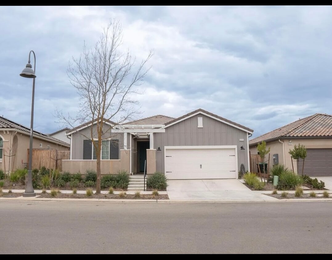 Foto principal - 4315 Oak Knl Rd
