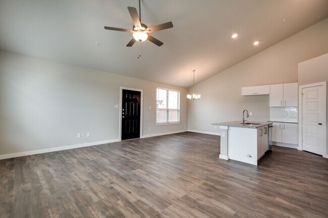 Foto del edificio - GORGEOUS 3 BEDROOM FOUR PLEX LOCATED IN MI...