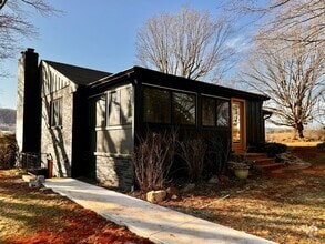 Building Photo - 3901 Thomas Dairy Ln