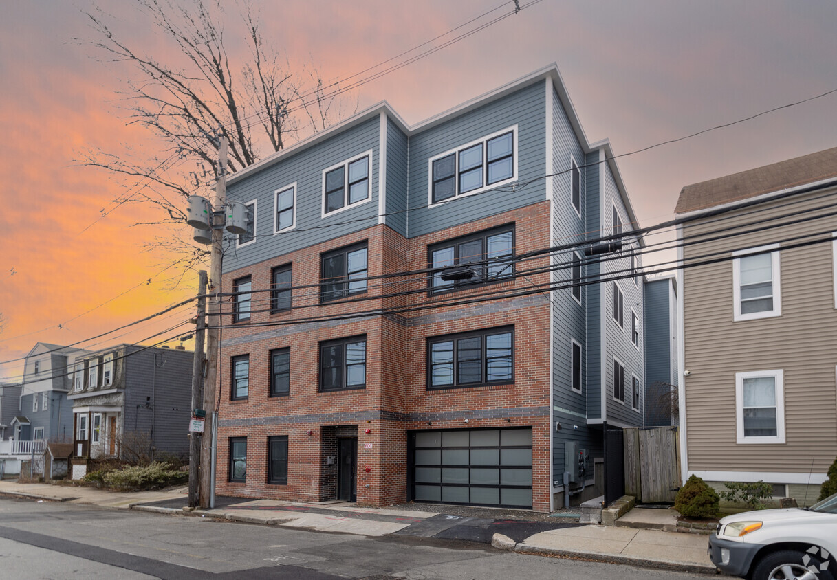 Primary Photo - 119-121 Addison St