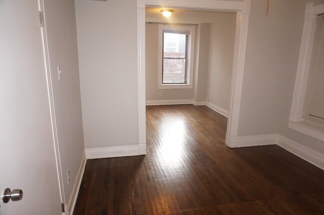 Building Photo - 2340 N Leavitt St