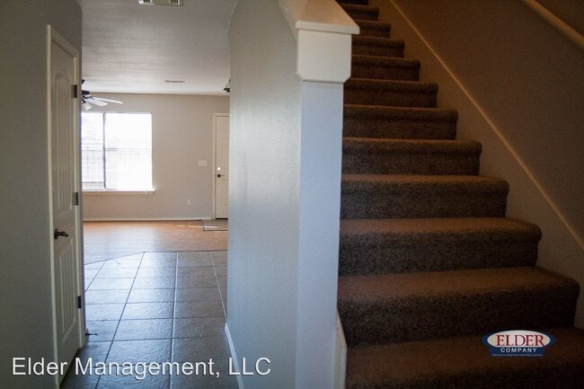 Foto del edificio - 2324 Hidden Lake St