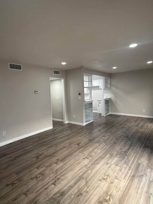 Foto del edificio - 10687 Wilkins Ave