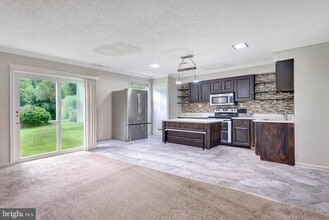 Building Photo - 15584 Peach Walker Dr
