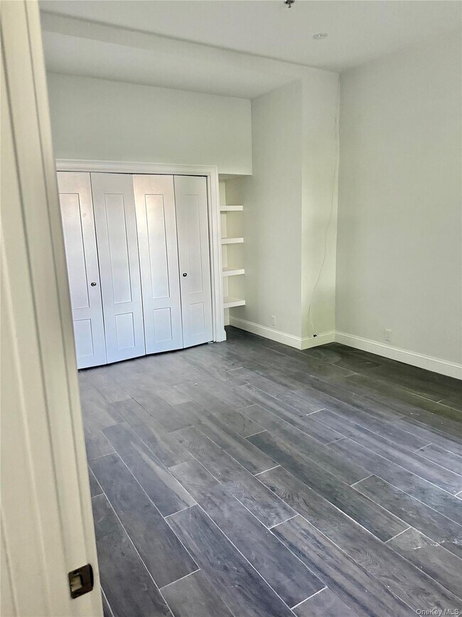 Foto del edificio - 108 Hempstead Turnpike