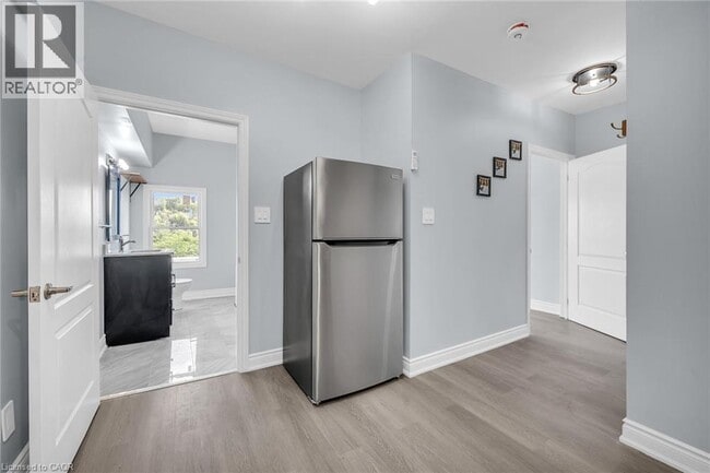 Building Photo - 4987 King St