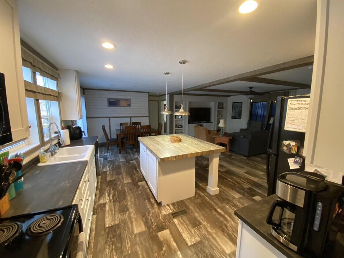 Foto principal - 222 Lincolnville Ave