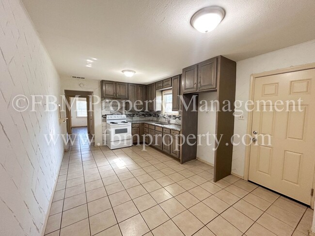 Building Photo - 4205 W Park Row Blvd