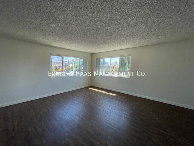 Building Photo - Wonderful 3 Bedroom Apartment in Gated Bui...