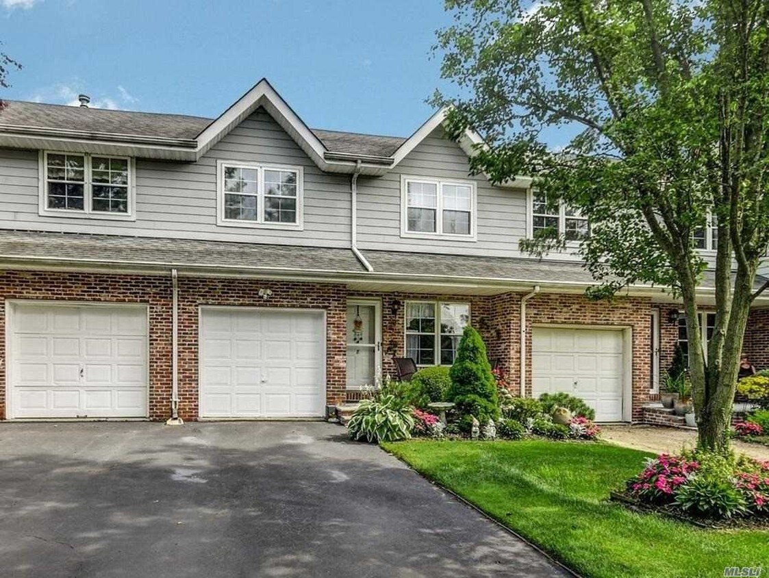 Foto principal - 8 Sprucewood Blvd