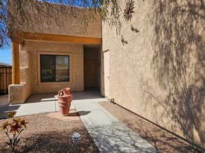 Building Photo - 2116 Injo Dr