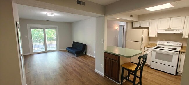 Building Photo - 1440 Slade Ave