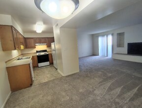 Building Photo - 600 Reusens Rd