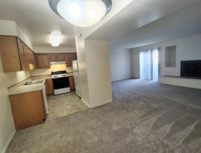 Building Photo - 600 Reusens Rd