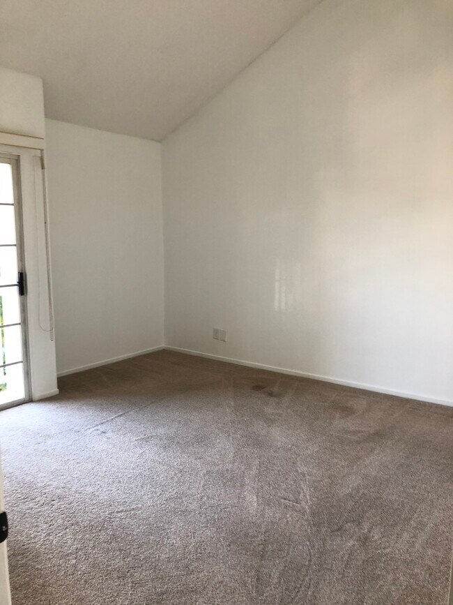 Foto del edificio - 1122 E Elk Ave