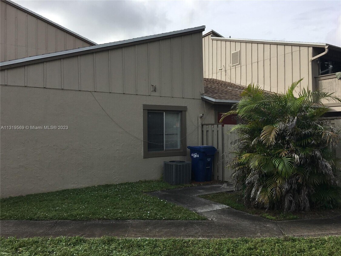 Primary Photo - 2205 NW 59th Ave
