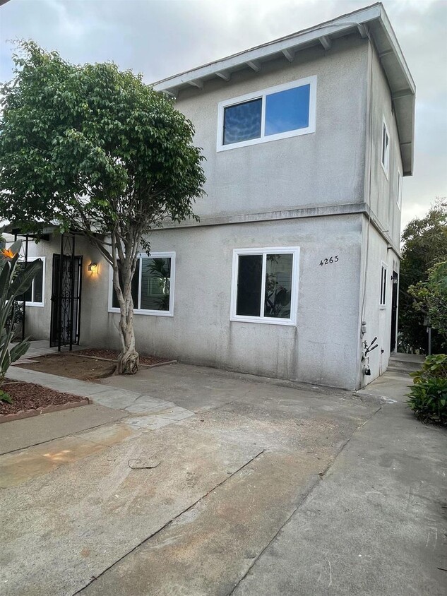 Foto principal - 3 Bed, 2 Bath Single Family Home - Logan H...