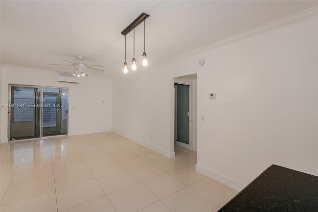 Foto del edificio - 1560 NE 127th St