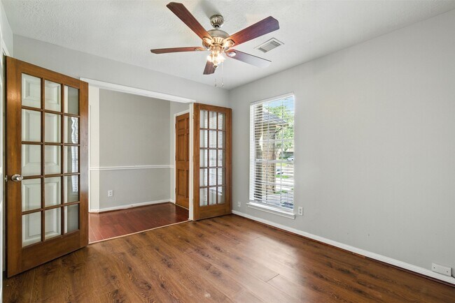 Foto del edificio - 5307 Oak Falls Dr