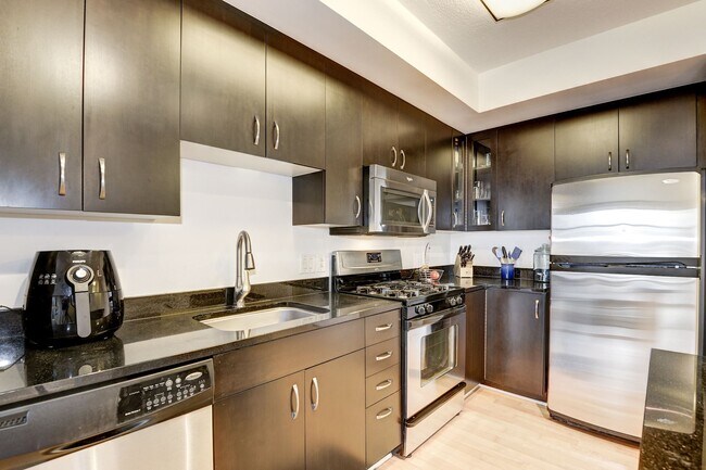 Building Photo - 475 K St NW