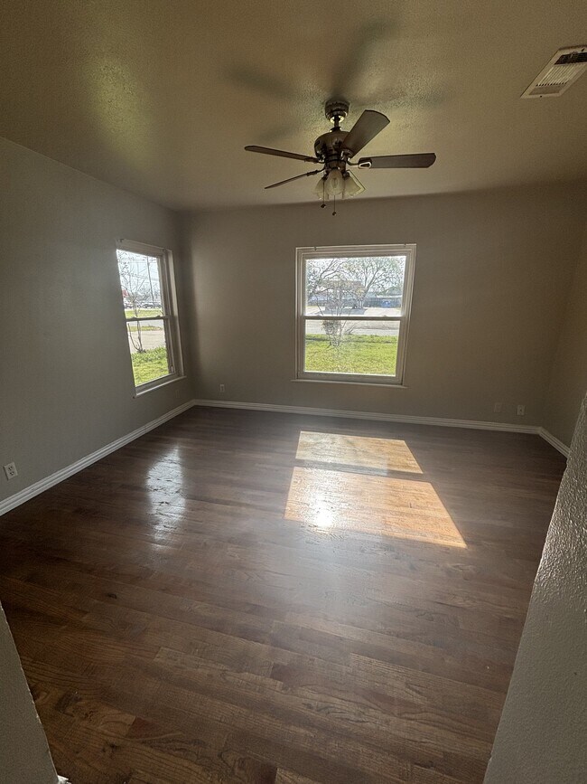 Foto del edificio - 206 E Belknap St