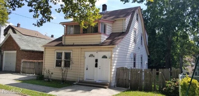 Building Photo - 2 br, 1 bath Apartment - 41 6th Ave