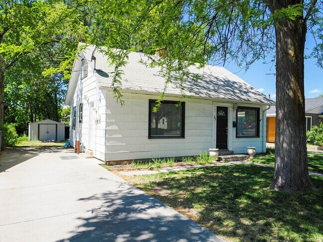Foto del edificio - 3 Bed Bungalow Near BYU & UVU – Large Private Yard